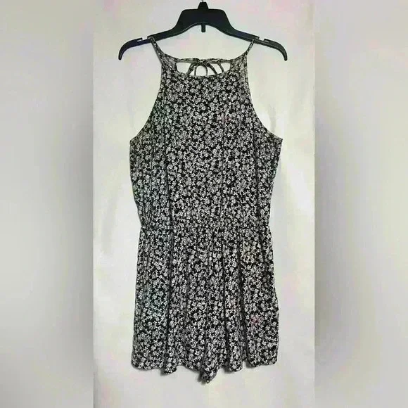 Floral Print Romper, Brand Unknown, Bought at Kohls, Womens Size Medium A0054 - Picture 1 of 9